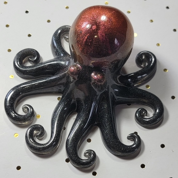 Handcrafted Artisan Epoxy Resin Octopus Decor Statue Paper Weight - Picture 7 of 16
